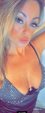 avalennox Camsoda livecam show performer room profile