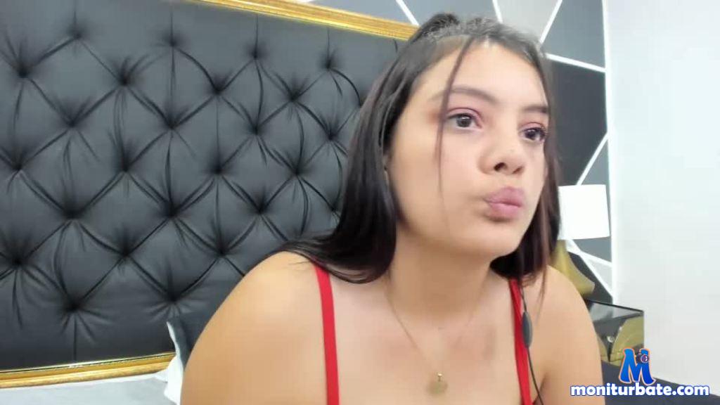 charlote-15 camsoda livecam performer profile