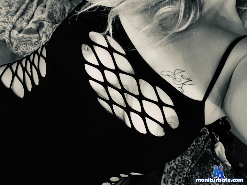 lindalisten69 camsoda livecam performer profile