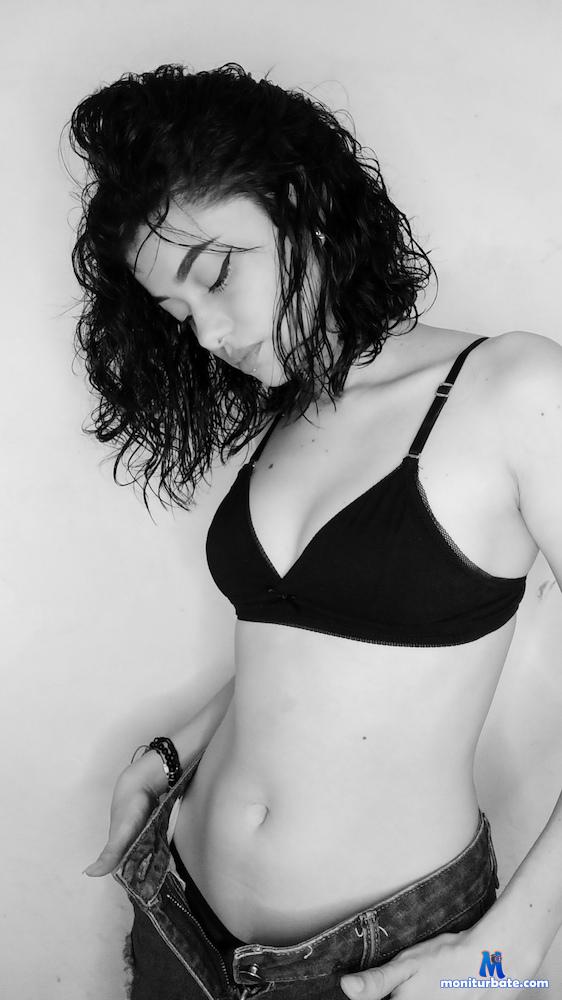 anne-white Camsoda performer 