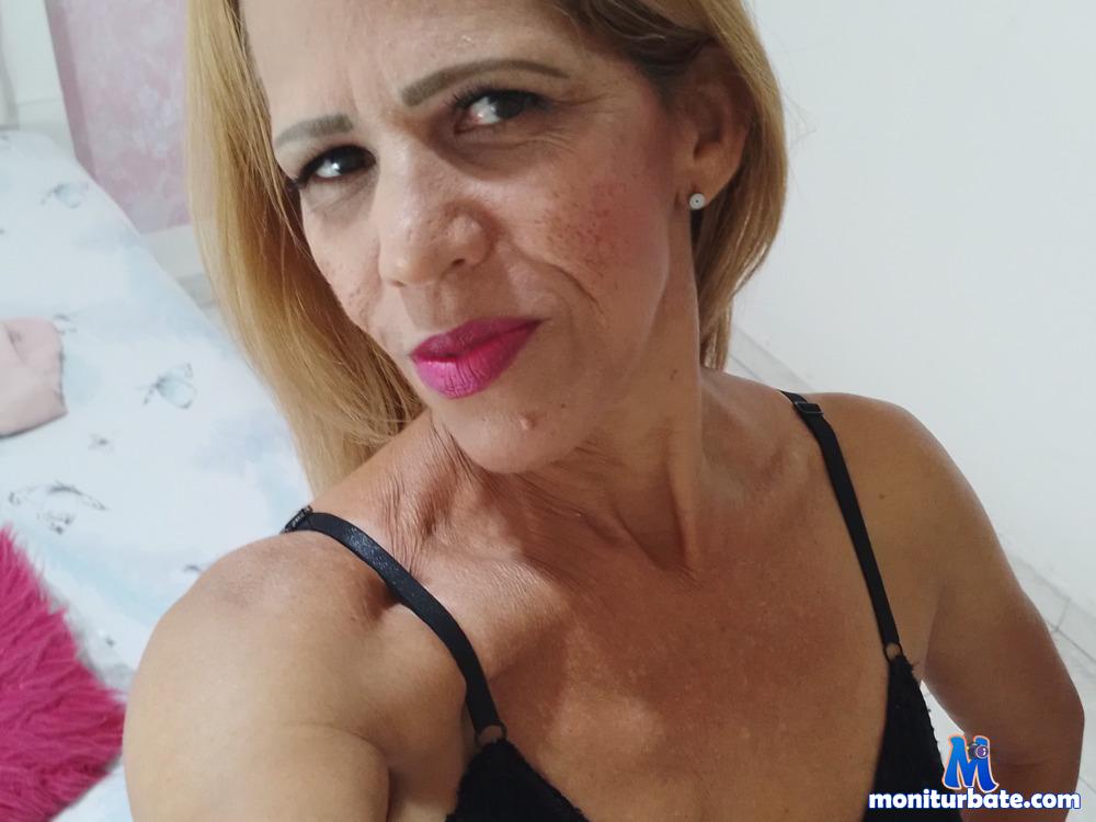 pandorasantos camsoda livecam performer profile