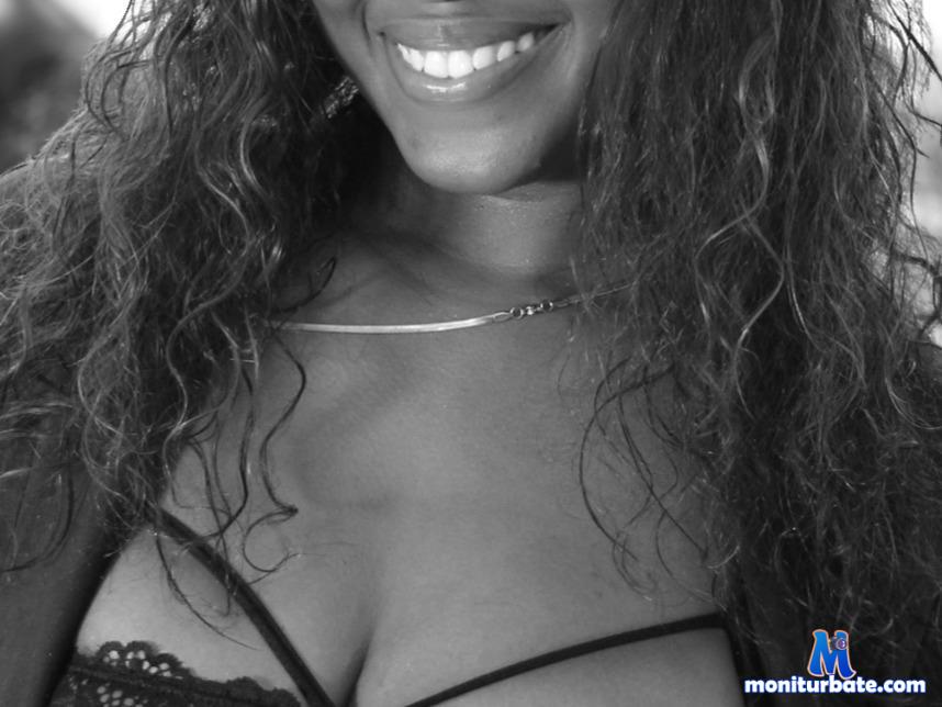 ebonyy-hott camsoda livecam performer profile