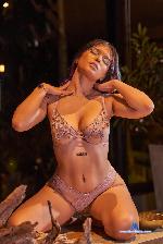 juiicy-jules Camsoda livecam show performer room profile