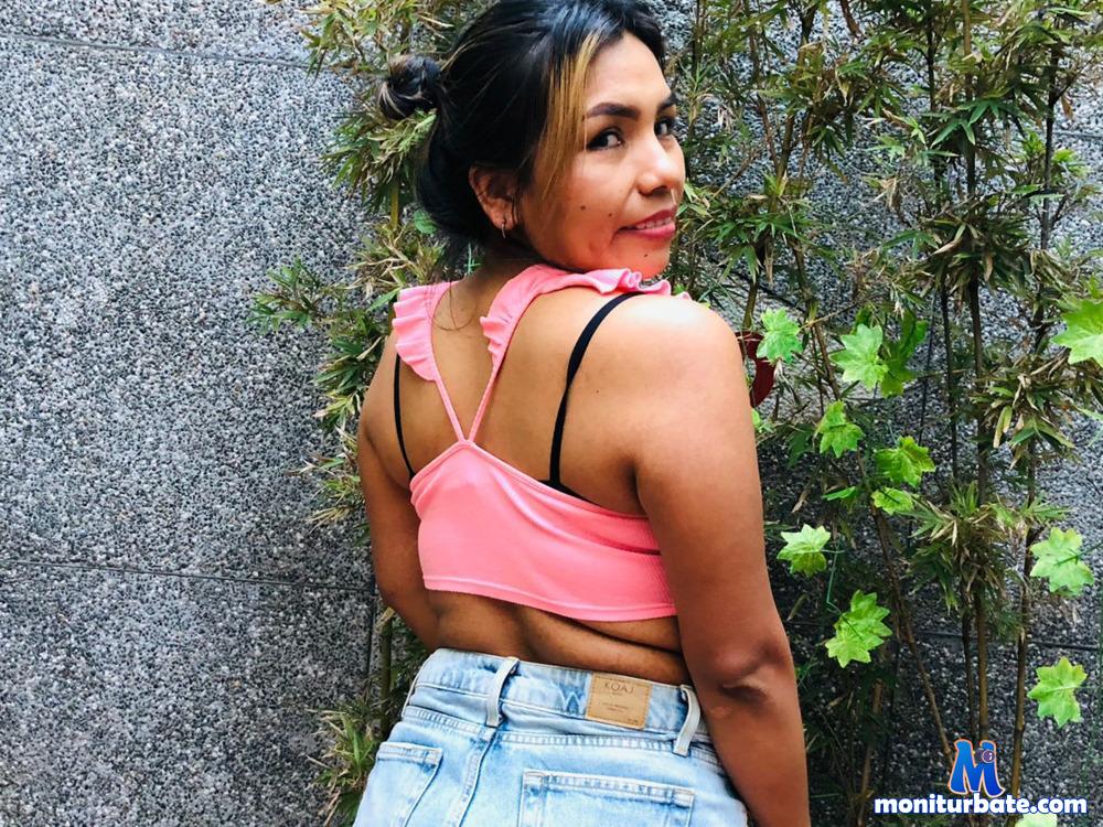 sophiie-love camsoda livecam performer profile