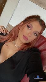 angelinaparis Camsoda livecam show performer room profile