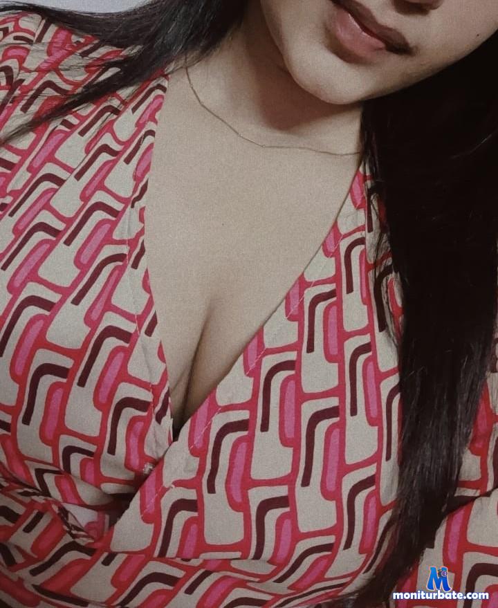 curvyshru Camsoda performer 