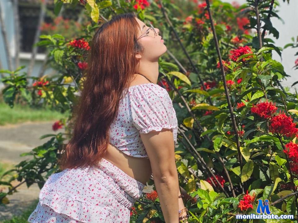 emmaroux camsoda livecam performer profile