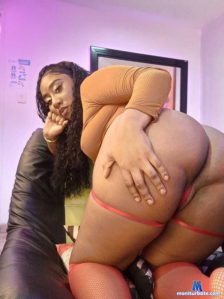 karinalarzo camsoda livecam performer profile