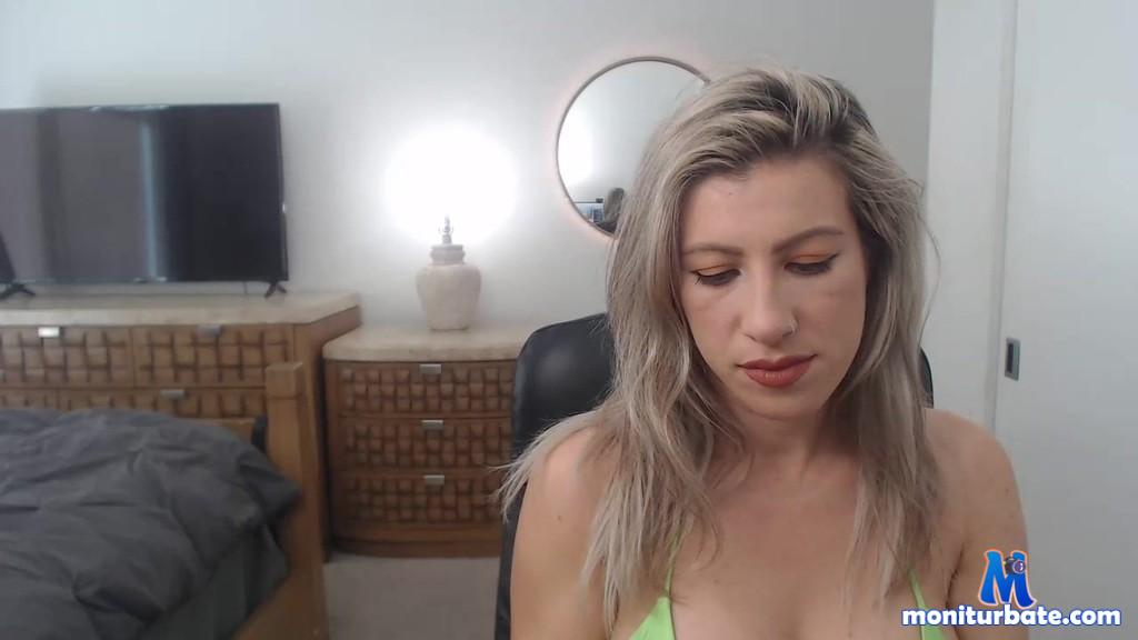lindagapes Camsoda performer blonde big-tits-blonde-curvy-bigbooty