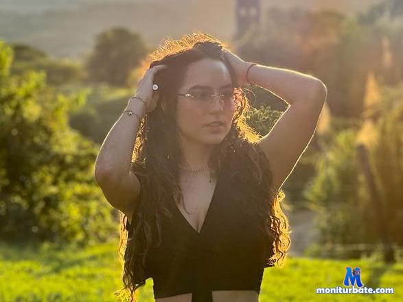 nahia-brown camsoda livecam performer profile