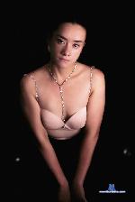emma-delacroix Camsoda livecam show performer room profile