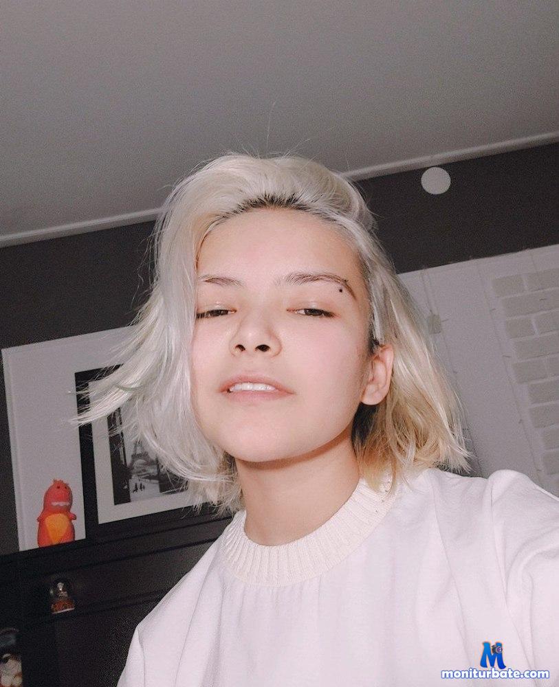 linavlas camsoda livecam performer profile