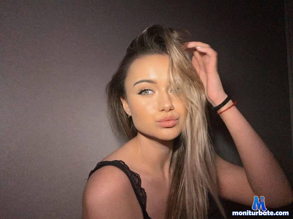 sonya-well camsoda livecam performer profile
