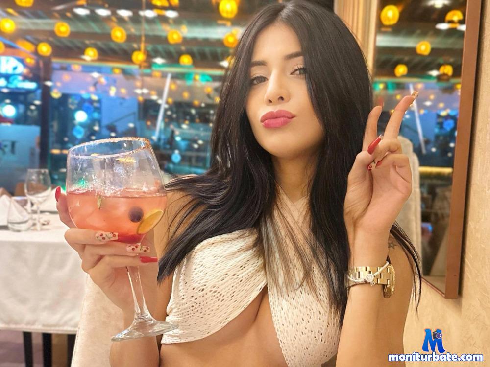 caro-reyes69 camsoda livecam performer profile