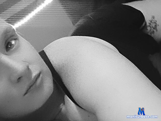ashba31985 camsoda livecam performer profile