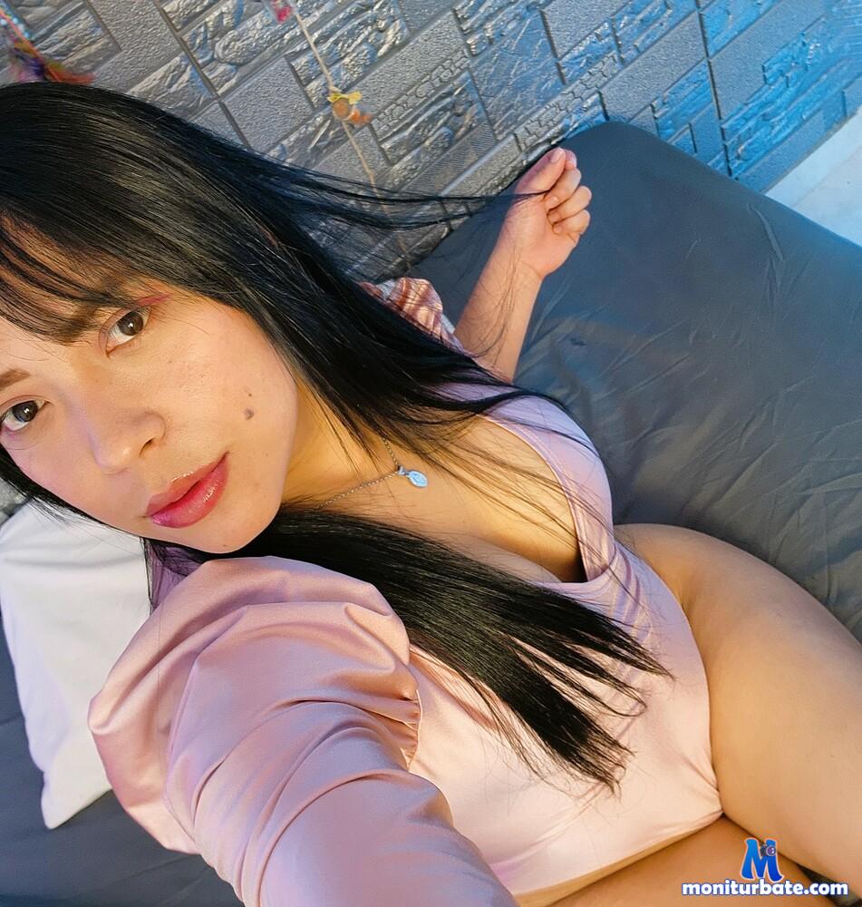 yesi-love camsoda livecam performer profile