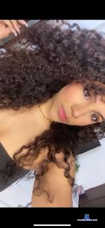 lolabony Camsoda livecam show performer room profile