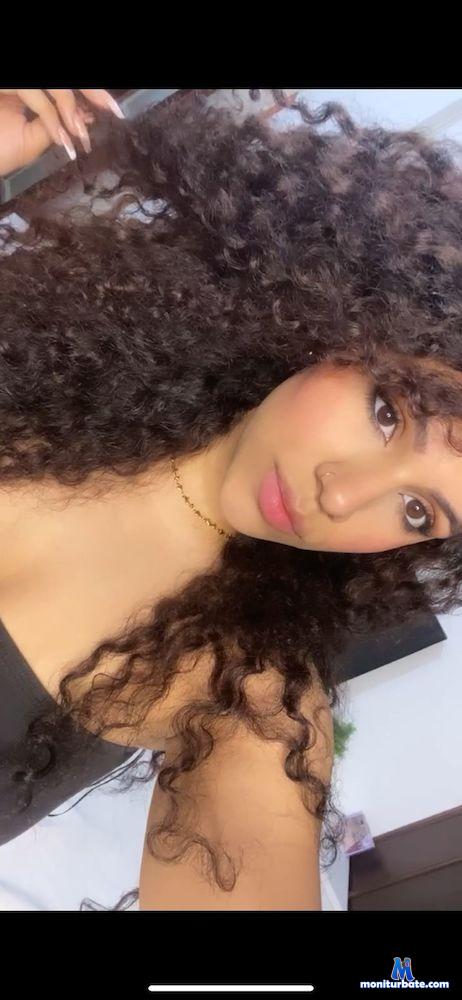 lolabony camsoda livecam performer profile