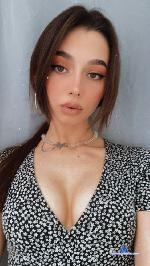 miasweetberry Camsoda livecam show performer room profile