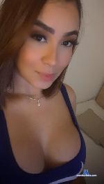manuelaevans Camsoda livecam show performer room profile