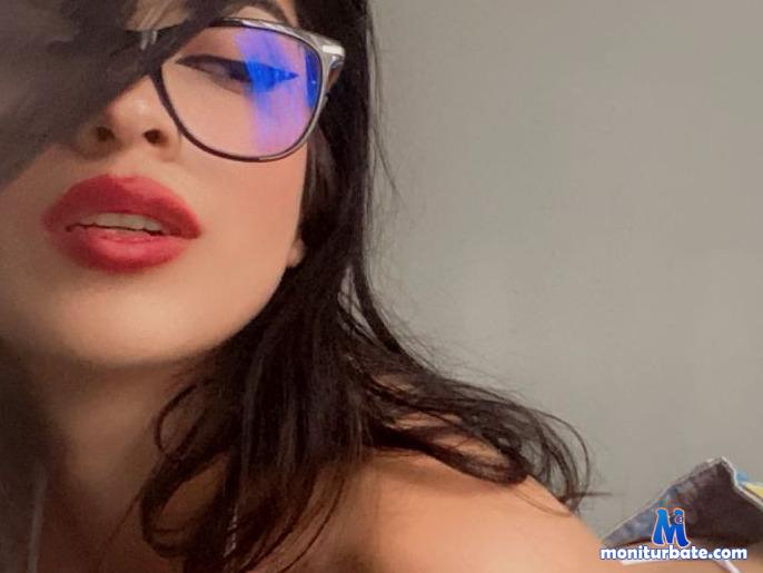 chloe-roosse camsoda livecam performer profile