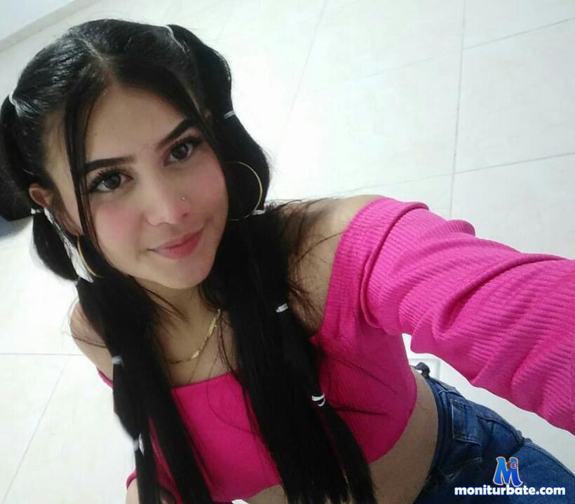 foxyy-lovee Camsoda performer 