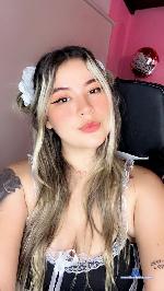 miahdavila Camsoda livecam show performer room profile