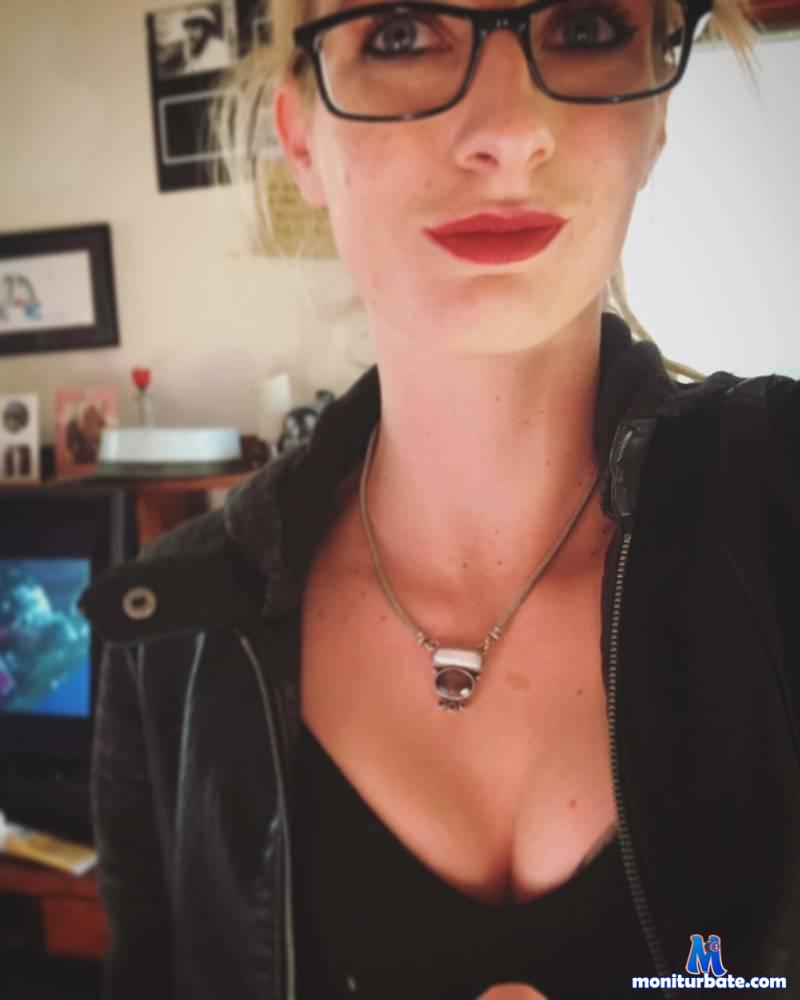badapple415 camsoda livecam performer profile