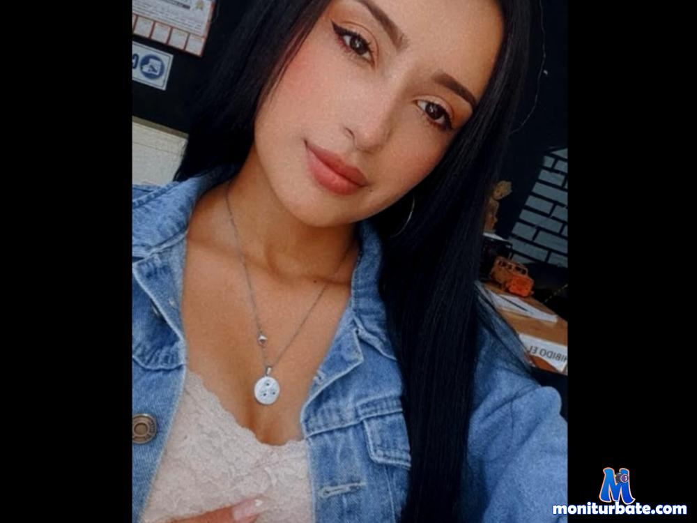 carla-2 Camsoda performer 