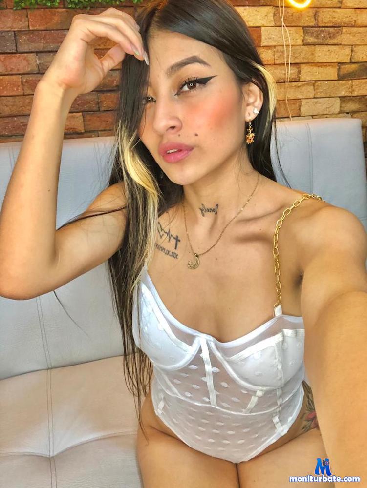 nia-roberts Camsoda performer 
