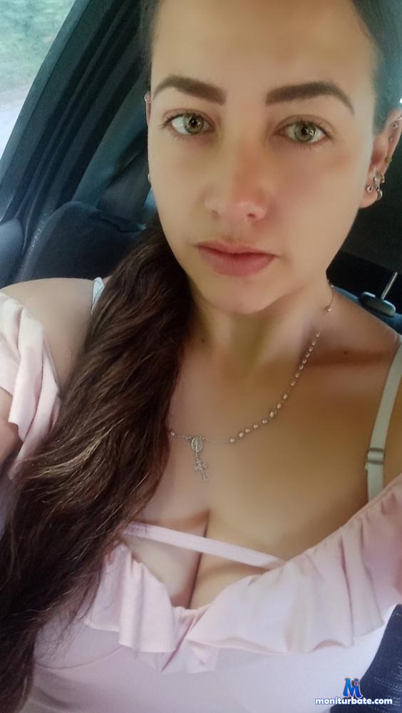 emilia2213 camsoda livecam performer profile
