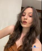 dioryara Camsoda livecam show performer room profile