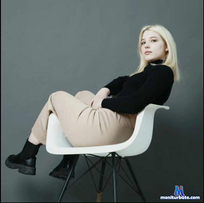 gilly-jinkss camsoda livecam performer profile