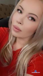 whitneylynncams Camsoda livecam show performer room profile