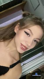 alitasmitt Camsoda livecam show performer room profile