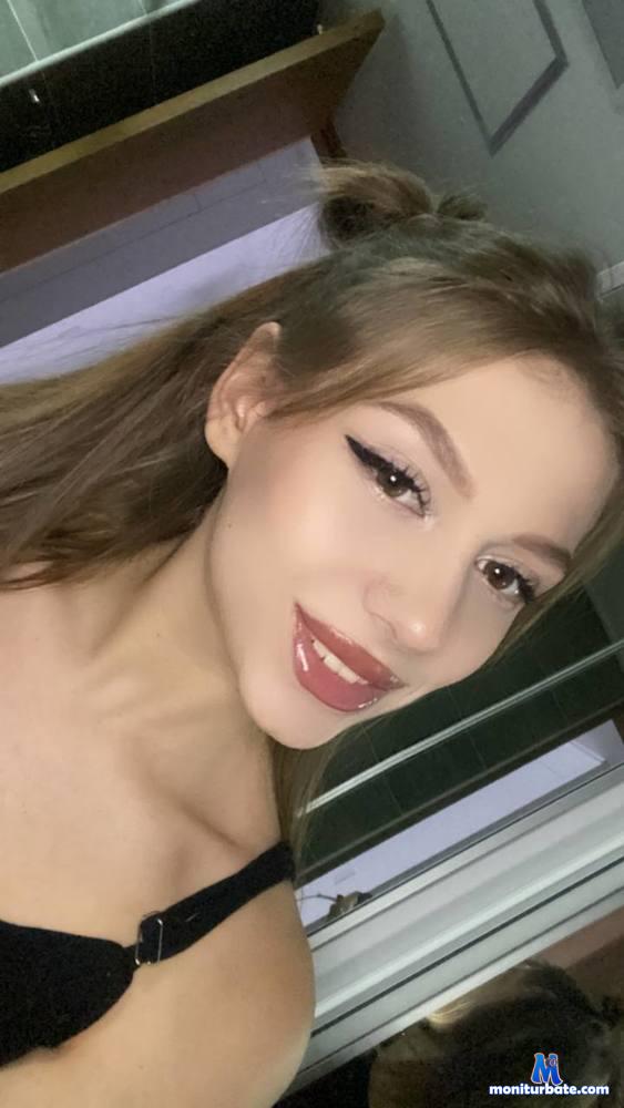 alitasmitt camsoda livecam performer profile