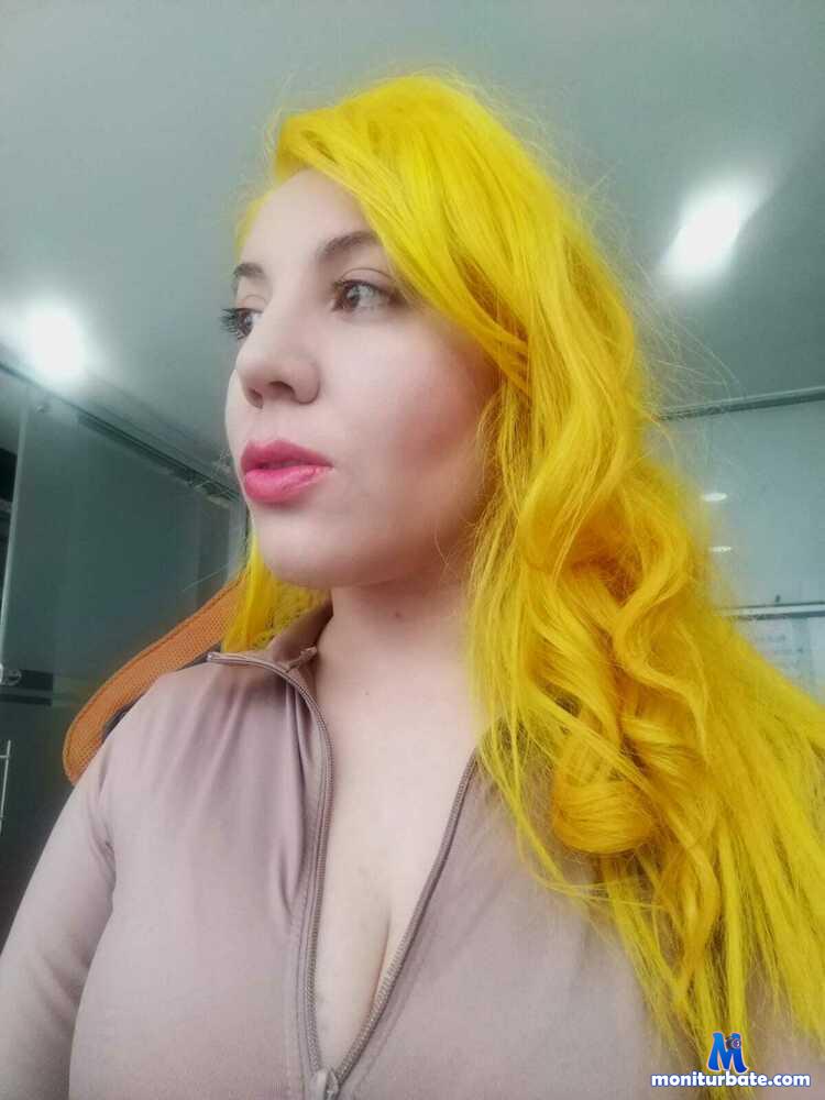 missyellowx camsoda livecam performer profile