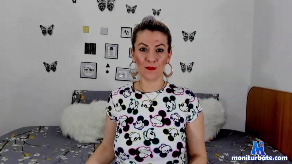 raquellaa camsoda livecam performer profile
