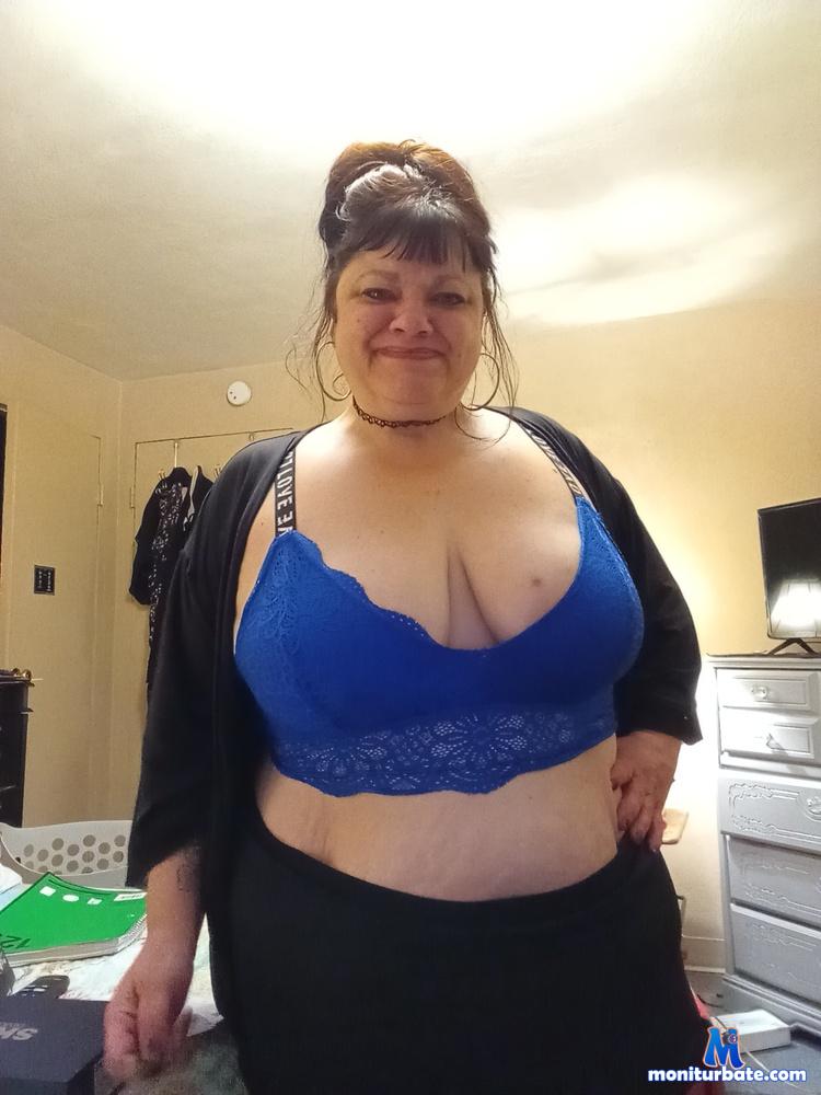 uneed2binme Camsoda performer 