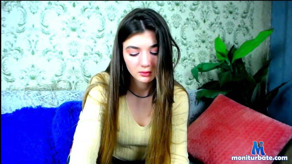 neston-kris Camsoda performer brunette teen college