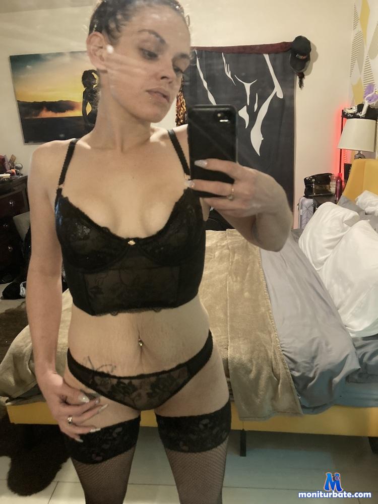 2luxuriouspussy Camsoda performer 