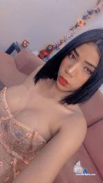 honey-cute Camsoda livecam show performer room profile
