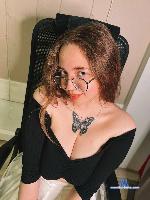 emmaadorablle Camsoda livecam show performer room profile