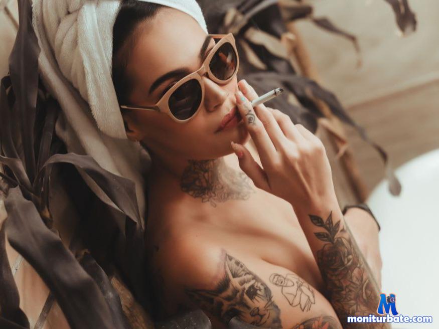bella-whitee camsoda livecam performer profile