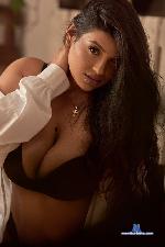 emilycurvy Camsoda livecam show performer room profile