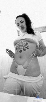 emmaa-jonees Camsoda livecam show performer room profile