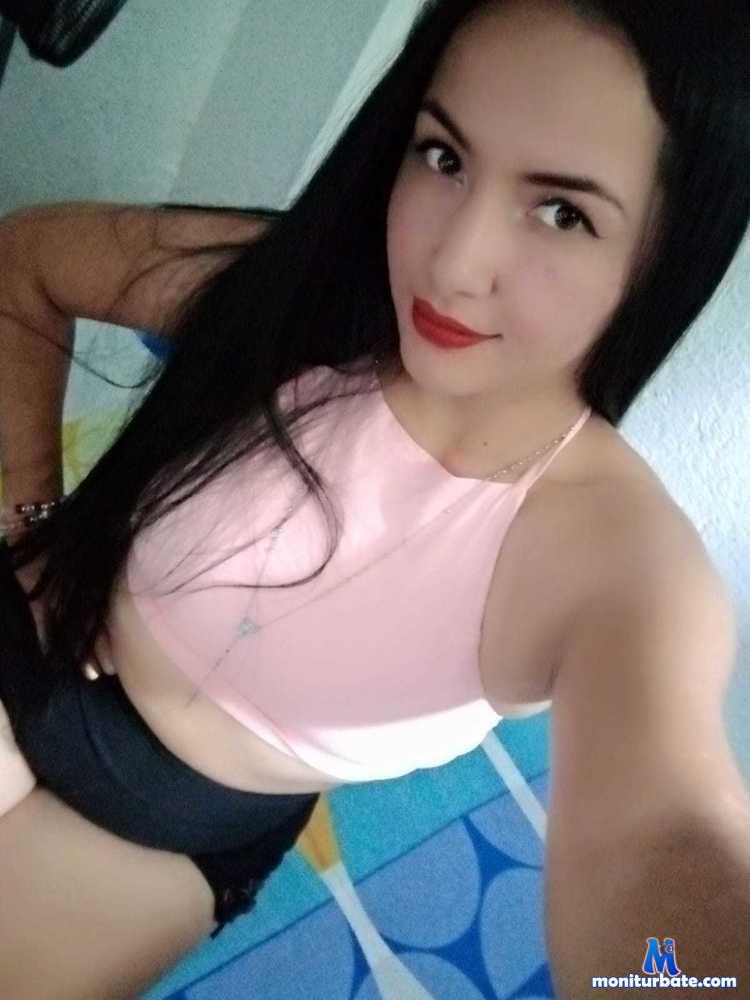 danna-flower camsoda livecam performer profile
