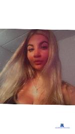 chloe-moroe Camsoda livecam show performer room profile