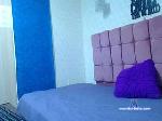 milf-laura Camsoda livecam show performer room profile