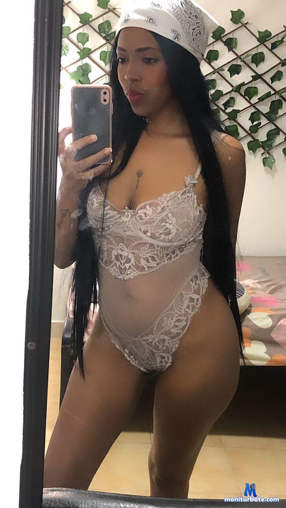 evalunaa-19 camsoda livecam performer profile